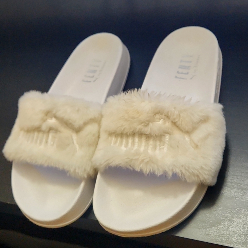 Size 5 women puma slides